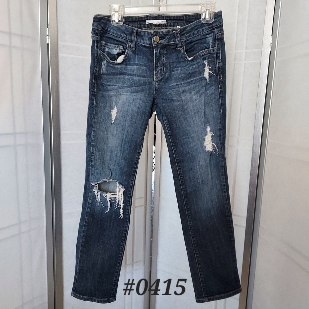 2.1 Denim distressed ripped jeans 🤍Size 28